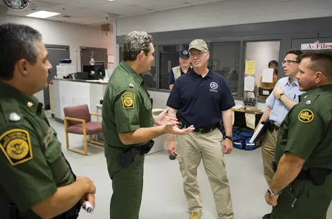 Image of US Customs and Border Protection agents